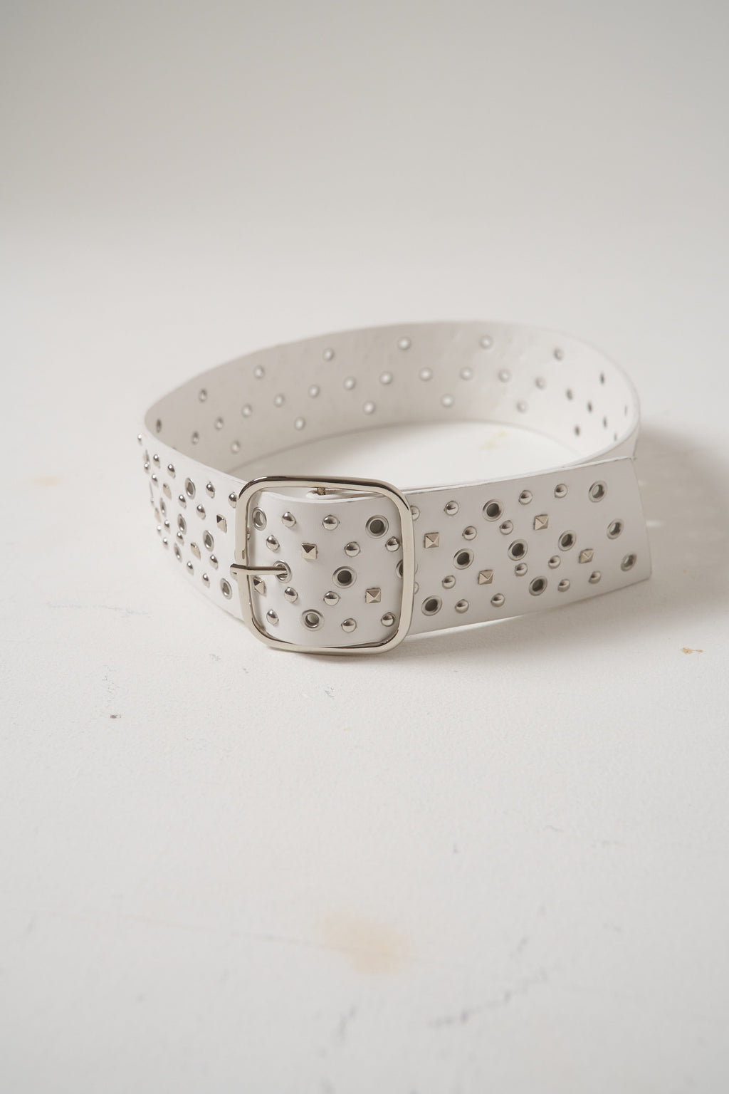 🦋鬼盛れギャルベルト☆ホワイトスタッズ🦋