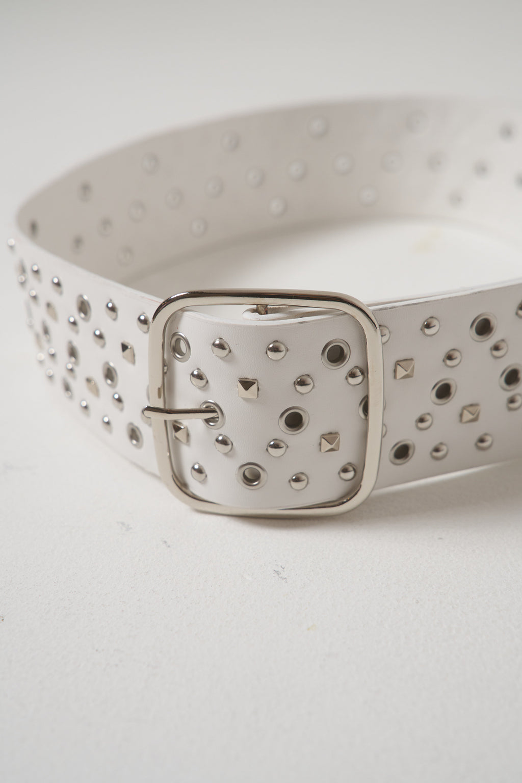 🦋鬼盛れギャルベルト☆ホワイトスタッズ🦋